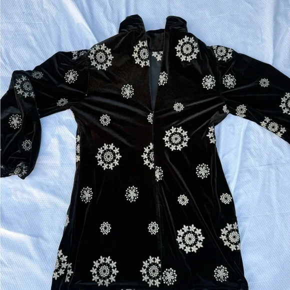 Zara Black Dress with White Floral Patterns - Picture 6 of 7
